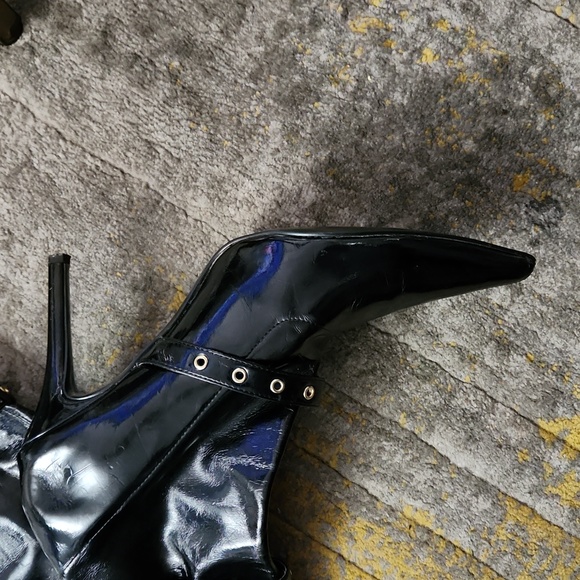 Colin Stuart Black Patent Leather High Heel Gold Belted Strap Boots - Picture 2 of 8